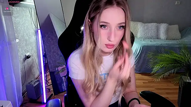 دردشة Little_Soph الجنسية المباشرة