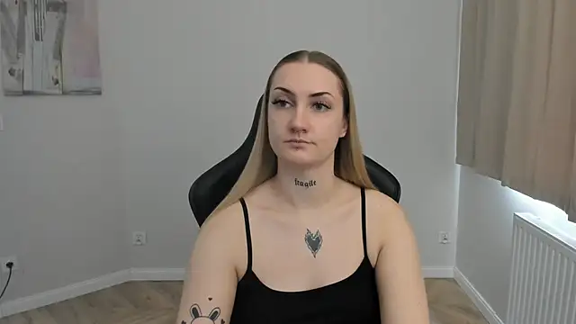 AlexaTease – Naživo chatovacia miestnosť