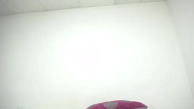 CrushOnMe_'s Live Chat Room