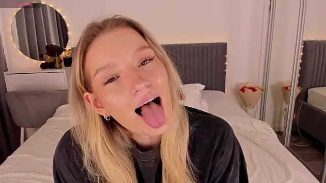 CassieRayss Adlı Modelin Canlı Sohbet Odası