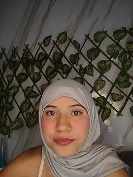 hanaa_18 élő chatszobája