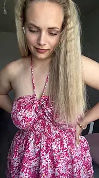 Juuice Adlı Modelin Canlı Sohbet Odası