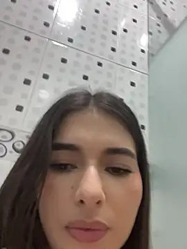חדר צ'אט בשידור חי של Coralinee_01