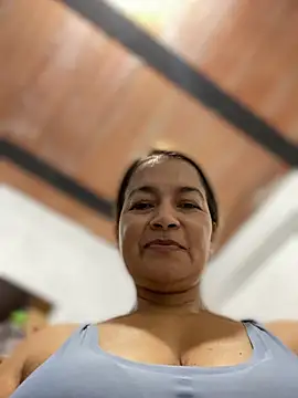 Jlo_69 Adlı Modelin Canlı Sohbet Odası