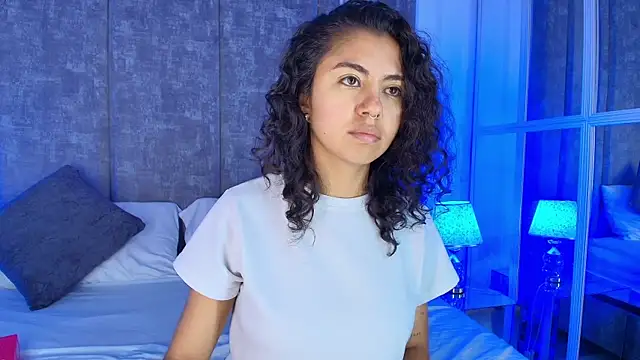 Amareto_'s Live Chat Room