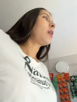 Sala de chat ao vivo de LittleDoll___