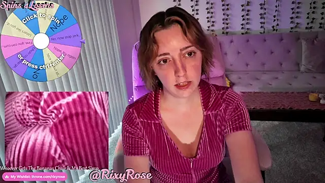 Trixyrose's Live Chat Room