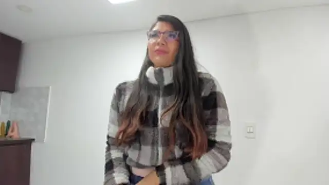 Luna_Dumont Adlı Modelin Canlı Sohbet Odası
