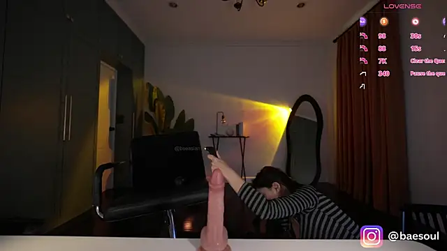 baeasian Adlı Modelin Canlı Sohbet Odası