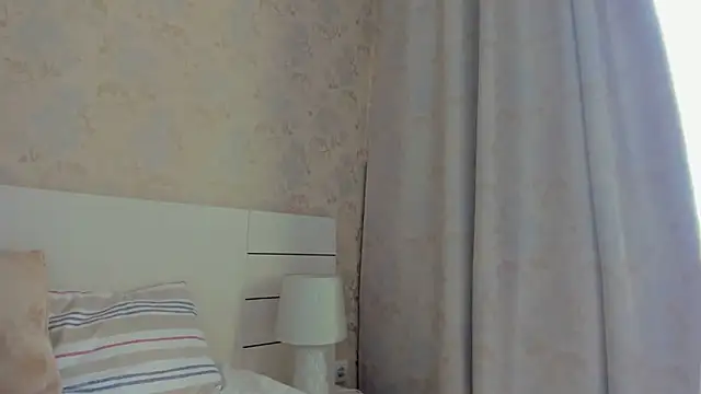 best_bomb's Live Chat Room