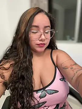 CurlyGirl_1 – live chatrum