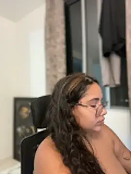 CurlyGirl_1's Live Chat Room