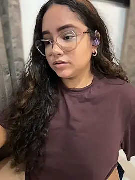 CurlyGirl_1's Live Chat Room