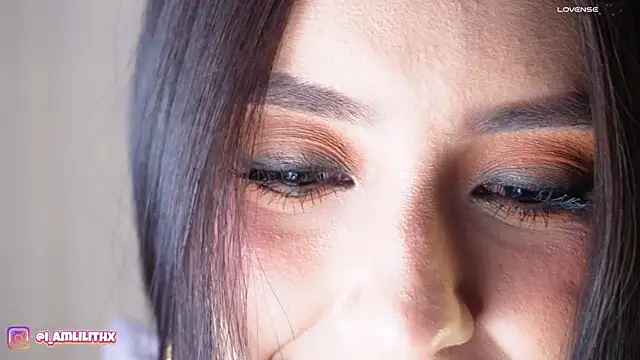 ItsJuli Adlı Modelin Canlı Sohbet Odası
