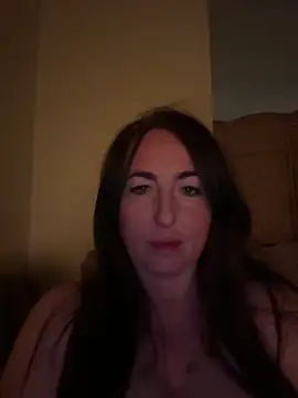 kiki_xo – Naživo chatovacia miestnosť