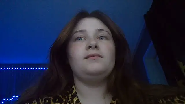 Chat soba uživo modela Light_Luna