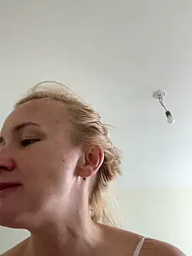 DianaNatur Adlı Modelin Canlı Sohbet Odası