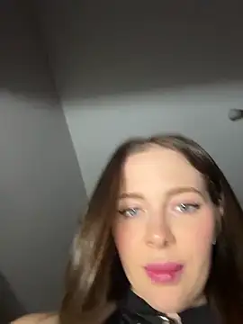 -SweetDi- Adlı Modelin Canlı Sohbet Odası
