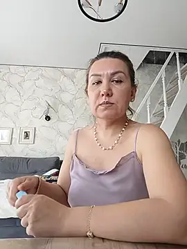 YoursLovelyy Adlı Modelin Canlı Sohbet Odası