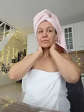 YoursLovelyy's Live Sex Cam Show