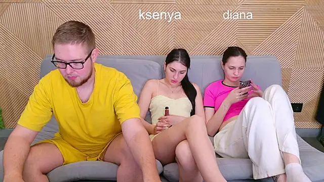 Ksenny's Live Chat Room