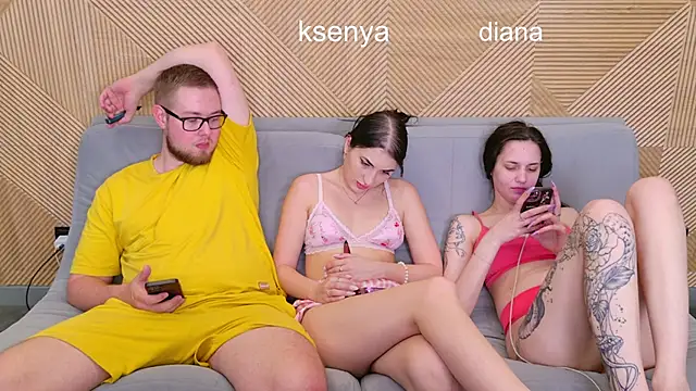 Ksenny's Live Chat Room