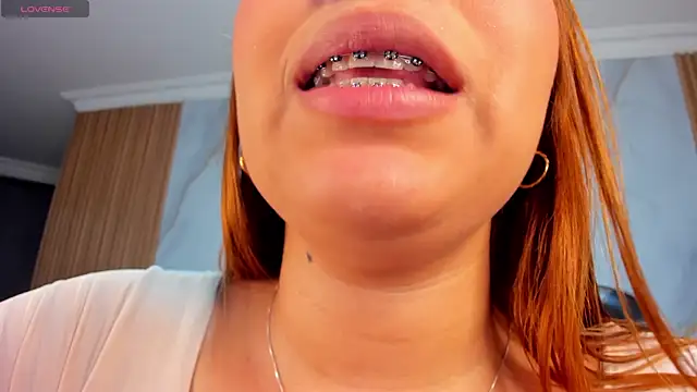 mia_18v's Live Chat Room