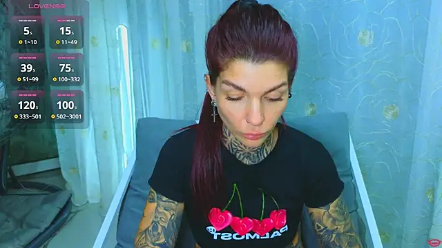 Živá chatovací místnost tattooedBabyy