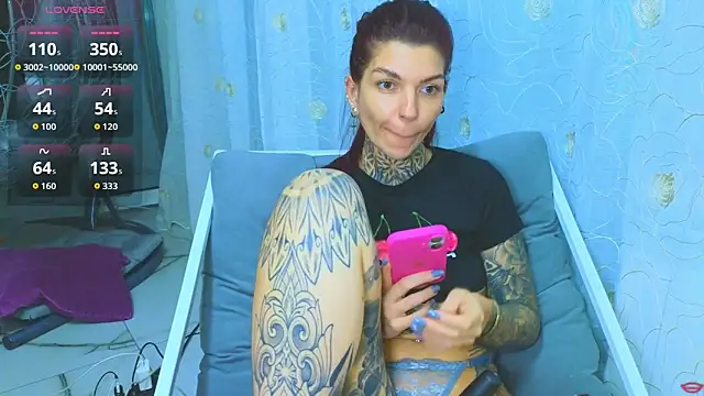 tattooedBabyy Adlı Modelin Canlı Sohbet Odası