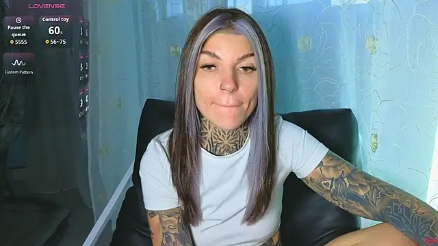 tattooedBabyyn Live-seksikameraesitys