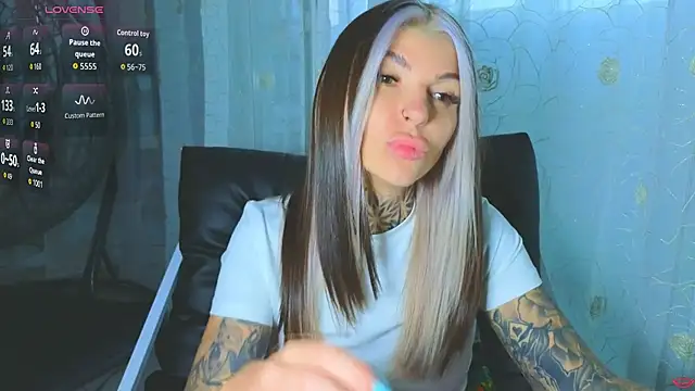 Živá chatovací místnost tattooedBabyy