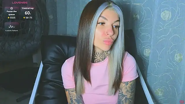 tattooedBabyy Adlı Modelin Canlı Sohbet Odası