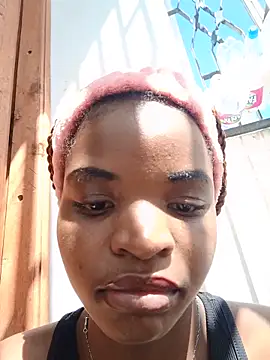 חדר צ'אט בשידור חי של hotgal1112