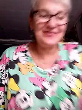 חדר צ'אט בשידור חי של irinamaux