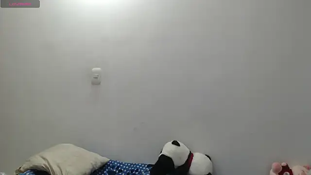 Anne_purple Adlı Modelin Canlı Sohbet Odası