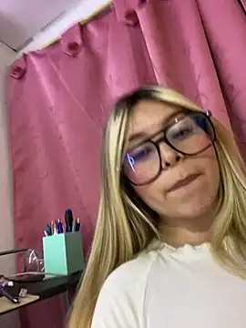 CristalGmez Adlı Modelin Canlı Sohbet Odası