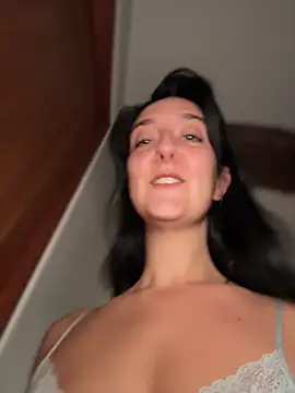 RealJuliette Adlı Modelin Canlı Sohbet Odası
