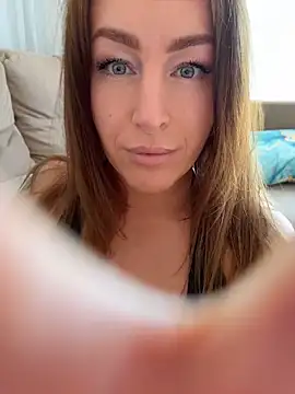 ChristinaSiemoneのライブチャットルーム
