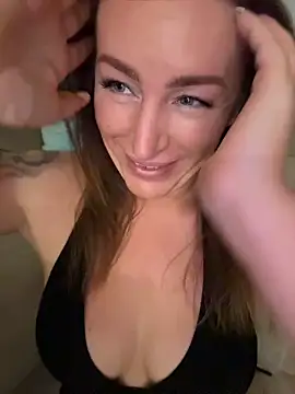 ChristinaSiemone লাইভ চ্যাট রুম