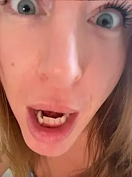 Онлайн чат ChristinaSiemone