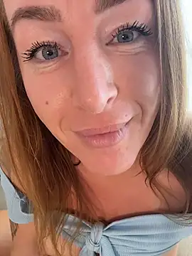 ChristinaSiemone লাইভ চ্যাট রুম