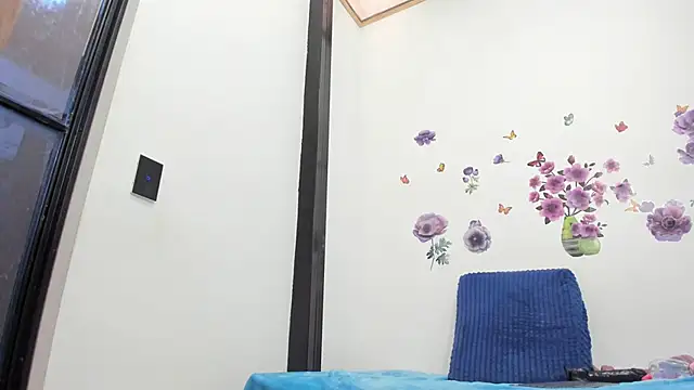 bonnyy26 Adlı Modelin Canlı Sohbet Odası