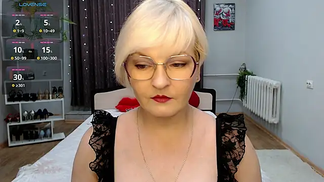 BlondeBrilliant7 Live chatroom