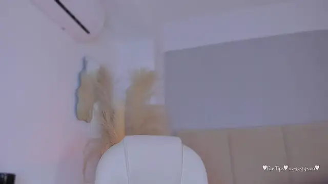 חדר צ'אט בשידור חי של aprilebony_