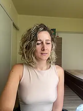 חדר צ'אט בשידור חי של Nomadic_Angel