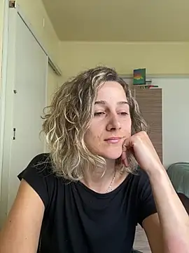 Živá chatovací místnost Nomadic_Angel