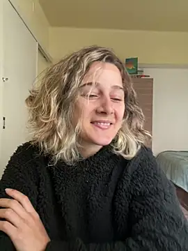 Nomadic_Angel élő chatszobája