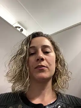 Sala de chat en directo de Nomadic_Angel