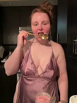GingerSnap33 Adlı Modelin Canlı Sohbet Odası
