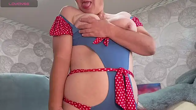 NicoleOlla чат на живо